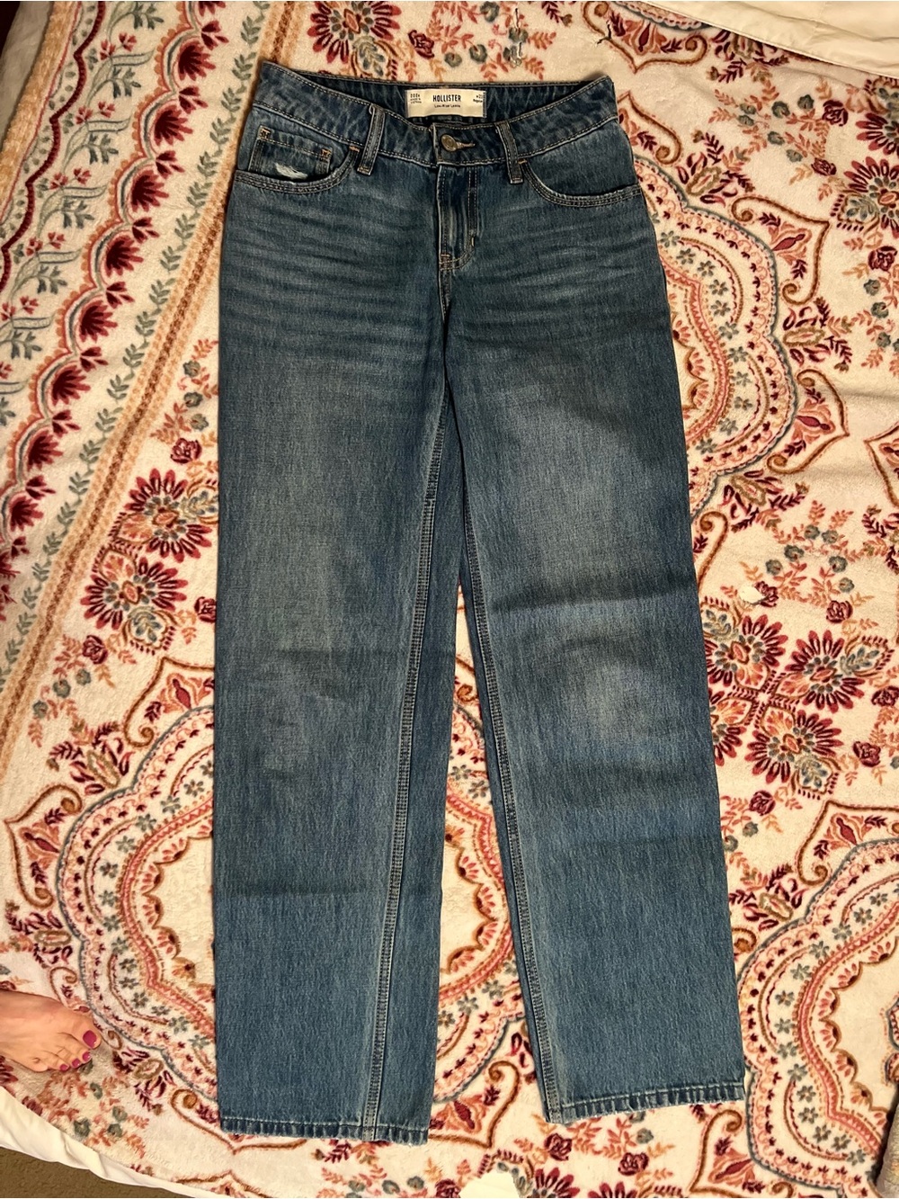 Hollister Low Rise Loose Jeans 23 000